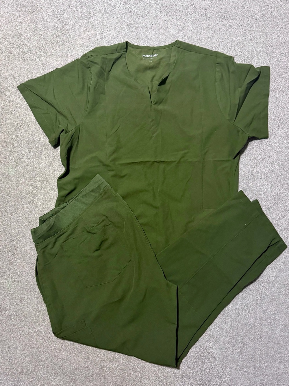Like New Mandala Olive Green Scrub Set - Notch Neck Top & Straight Pants - 2XL